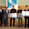 DieErsten3 mit Siegerscheck-640